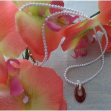 Eleganta Swarovski pērļu kaklarota ar mirdzošu AB vai sarkanu Swarovski kristālu  